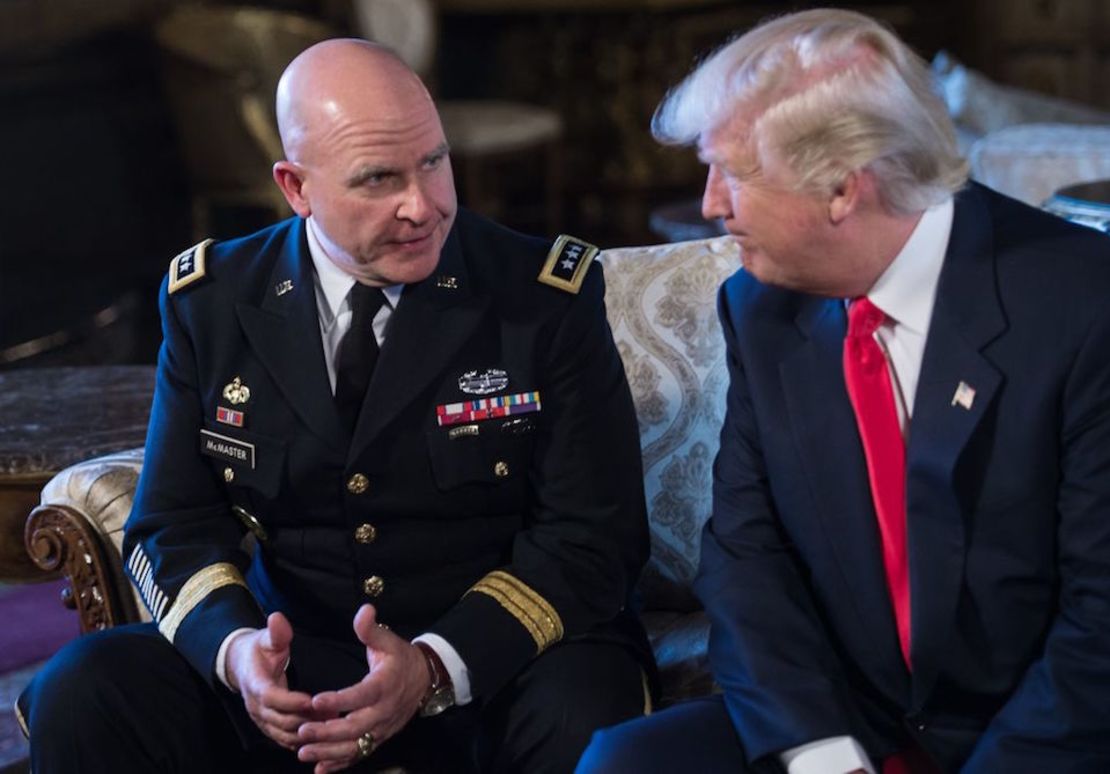 El presidente de Estados Unidos, Donald Trump, y su asesor de seguridad nacional, H.R. McMaster.