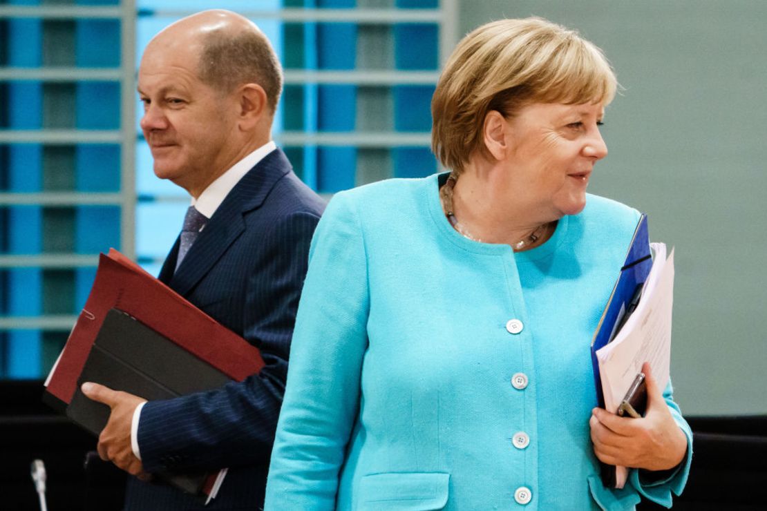 Scholz junto a la canciller Angela Merkel, el 19 de agosto de 2020.