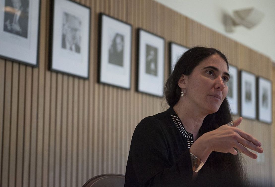 La periodista disidente cubana Yoani Sánchez durante una conferencia de prensa en Chile en 2015.