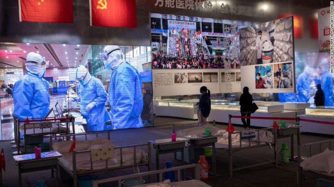 Una exhibición llamada "Poner a la gente y las vidas en primer lugar: una exhibición especial sobre la lucha contra la pandemia de covid-19".