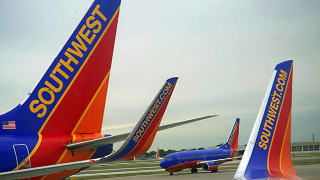 CNNE 3d05f785 - %3a%2f%2f%2fcnnnext%2fdam%2fassets%2f120926083347-southwest-airlines-planes