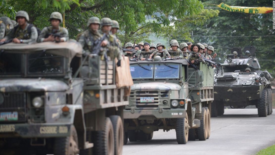 CNNE 3dcf5160 - 170528215706-03-philippines-police-special-forces-0528-super-169