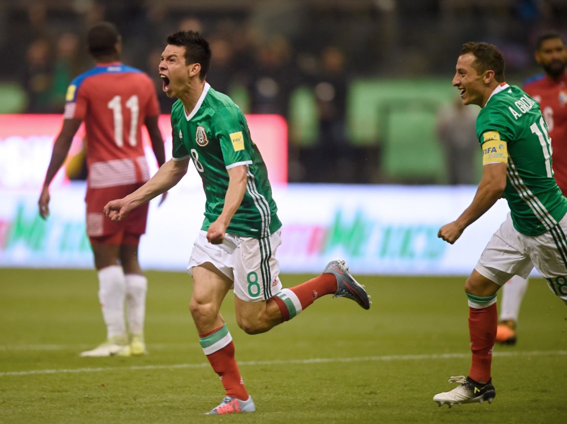 Hirving Lozano celebra tras anotar el gol de México contra Panamá.