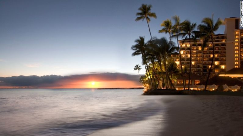 Claro que hay hoteles más nuevos y llamativos en Honolulu, pero el icónico Halekulani, construido en 1883, sigue encabezando las listas de los perfectos escapes románticos en Hawai.