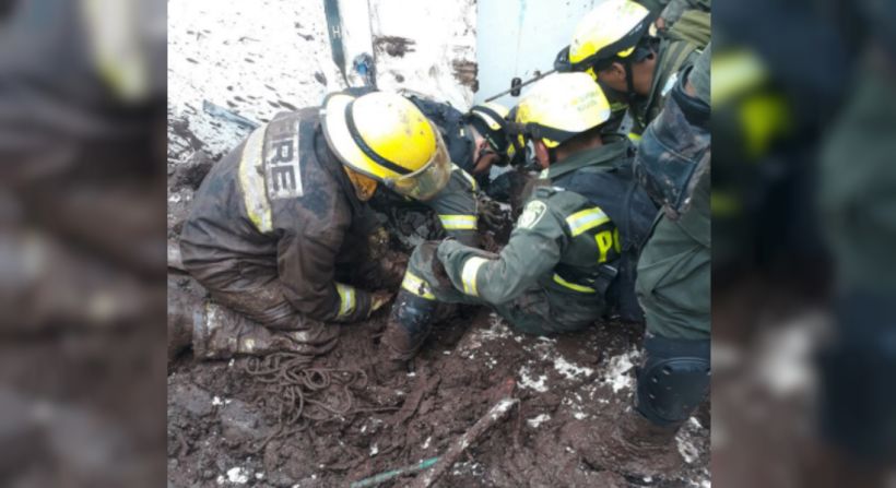 Los cuerpos de rescate buscan sobrevivientes en Manizales.