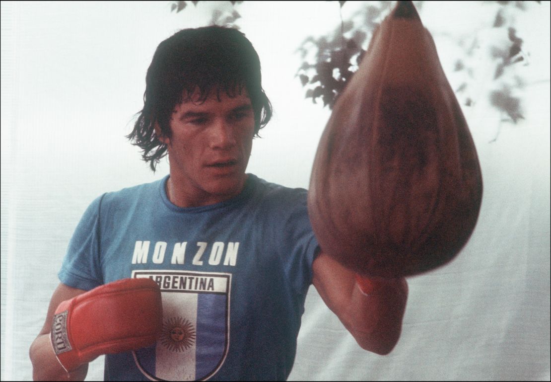 Carlos Monzón durante un entrenamiento en Boulogne (Francia), en 1976.