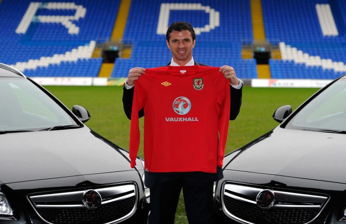 El exjugador y técnico galés Gary Speed al momento de ser presentado como seleccionador de Gales el 12 de enero del 2011 en Cardiff. Speed fue hallado muerto por ahorcamiento el 27 de noviembre del 2011.