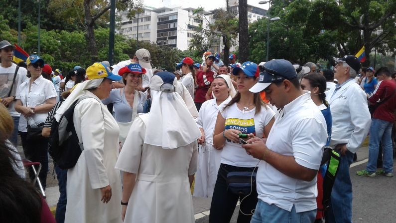 Monjas venezolanas también protestan en Caracas.