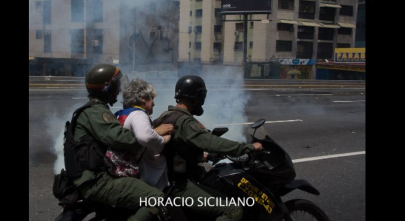 Según Siciliano, a la mujer se la llevaron a la fuerza la Guardia Nacional Bolivariana. CNN no ha podido confirmar si se trata de un arresto.