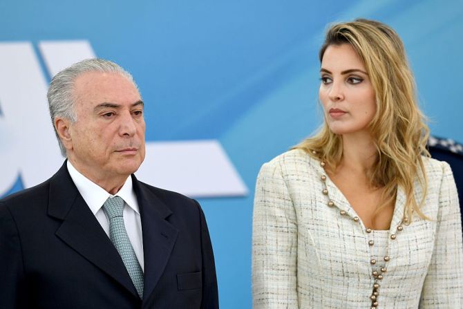 Michel Temer, Brasil — Temer, de 75 años, está casado con Marcela Temer, de 33 años, una exreina de belleza que tiene el nombre del mandatario tatuado en su cuello.