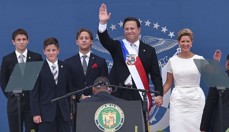 Juan Carlos Varela, Panamá — El mandatario panameño está casado con la periodista Lorena Castillo desde 1992. Tienen tres hijos: Gian Carlo, Adrian y Stefan, que aparecen en esta foto.