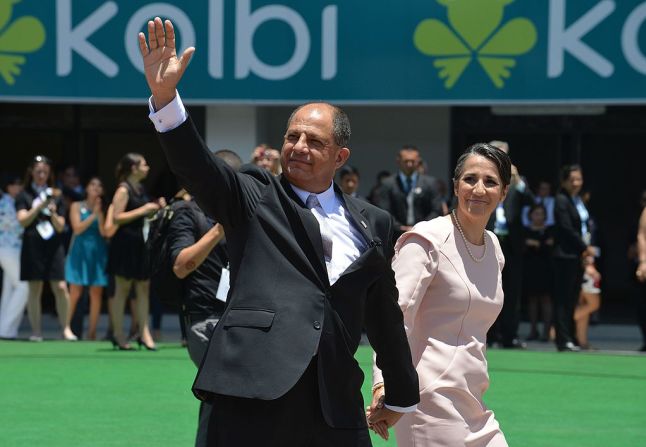 Luis Guillermo Solís, Costa Rica — El mandatario costarricense está casado con Mercedes Peñas Domingo (derecha) y es padre de seis hijos e hijas.