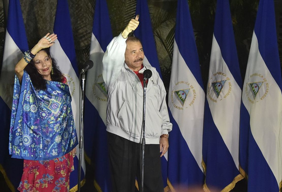 Daniel Ortega está casado con Rosario Murillo, quien en las elecciones presidenciales de 2016 se convirtió en vicepresidenta de ese país. Ortega y Murillo tienen siete hijos.