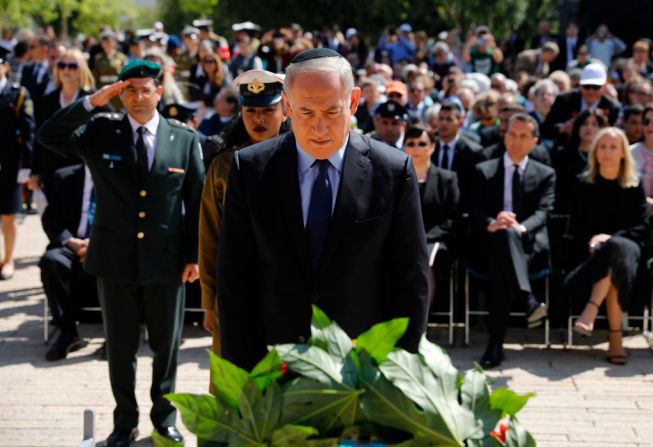 Según el primer ministro de Israel, Benjamin Netanyahu, en 1942 —tres años antes de que terminara la Segunda Guerra Mundial— cuando los campos de exterminio funcionaban a pleno rendimiento, las potencias internacionales ya sabían lo que estaba ocurrido durante el Holocausto y se abstuvieron de bombardear las zonas de exterminio. Por esto no se pudieron salvar las vidas de millones de personas, según dijo Netanyahu.