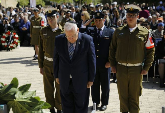 Tanto el presidente de Israel, Reuven Rivlin (en la imagen), como el primer ministro Benjamin Netanyahu, hicieron el paralelismo con lo que ocurre en Siria. Según ellos es “inadmisible” que en la actualidad ocurran tragedia semejantes a pocos kilómetros de la frontera de Israel.