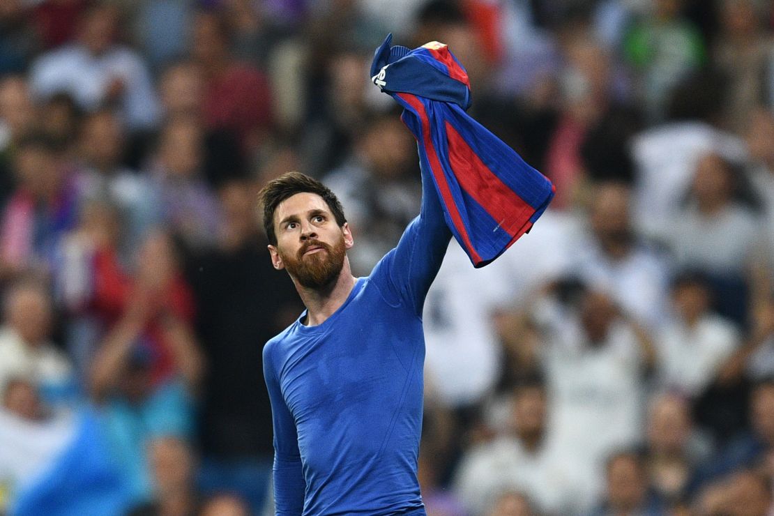 Messi celebra tras anotarle su segundo gol al Real Madrid.