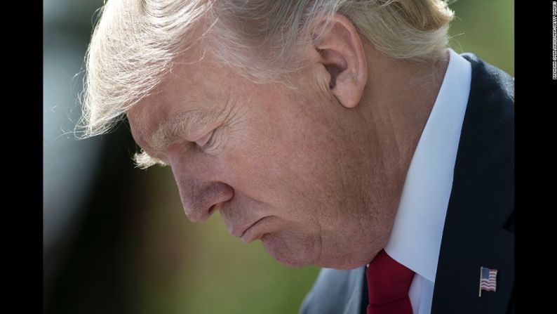 Trump se toma una pausa durante una conferencia de prensa en la Casa Blanca, el miércoles 5 de abril. El presidente se refirió al supuesto ataque químico en Siria y culpó al presidente de ese país Bashar al Assad por el bombardeo, asegurando que él “cruzó muchos límites para mí”. Posteriormente, Estados Unidos lanzó un ataque con misiles contra una base aérea del gobierno sirio.