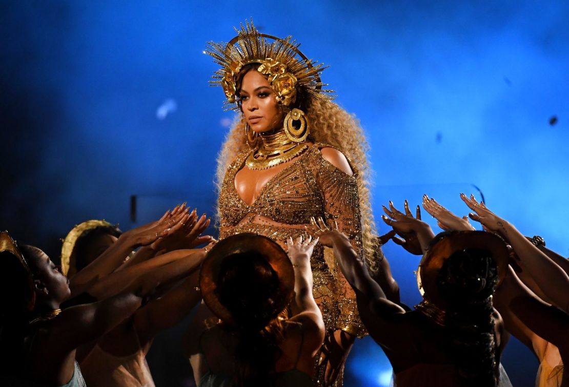 Beyoncé durante su presentación en la 59 edición de los Premios Grammy el pasado 12 de febrero.