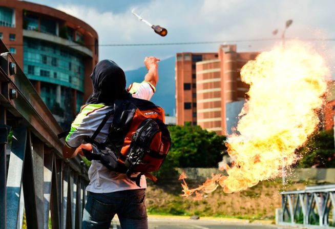 Gases lacrimógenos y llamas: así fueron las protestas y la represión en las marchas de Venezuela.