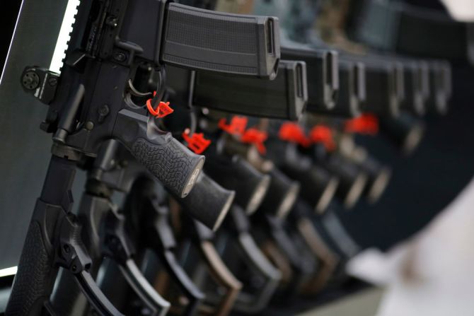 Las ventas de la industria de armas en Estados Unidos alcanzaron 51.000 millones de dólares el año pasado.