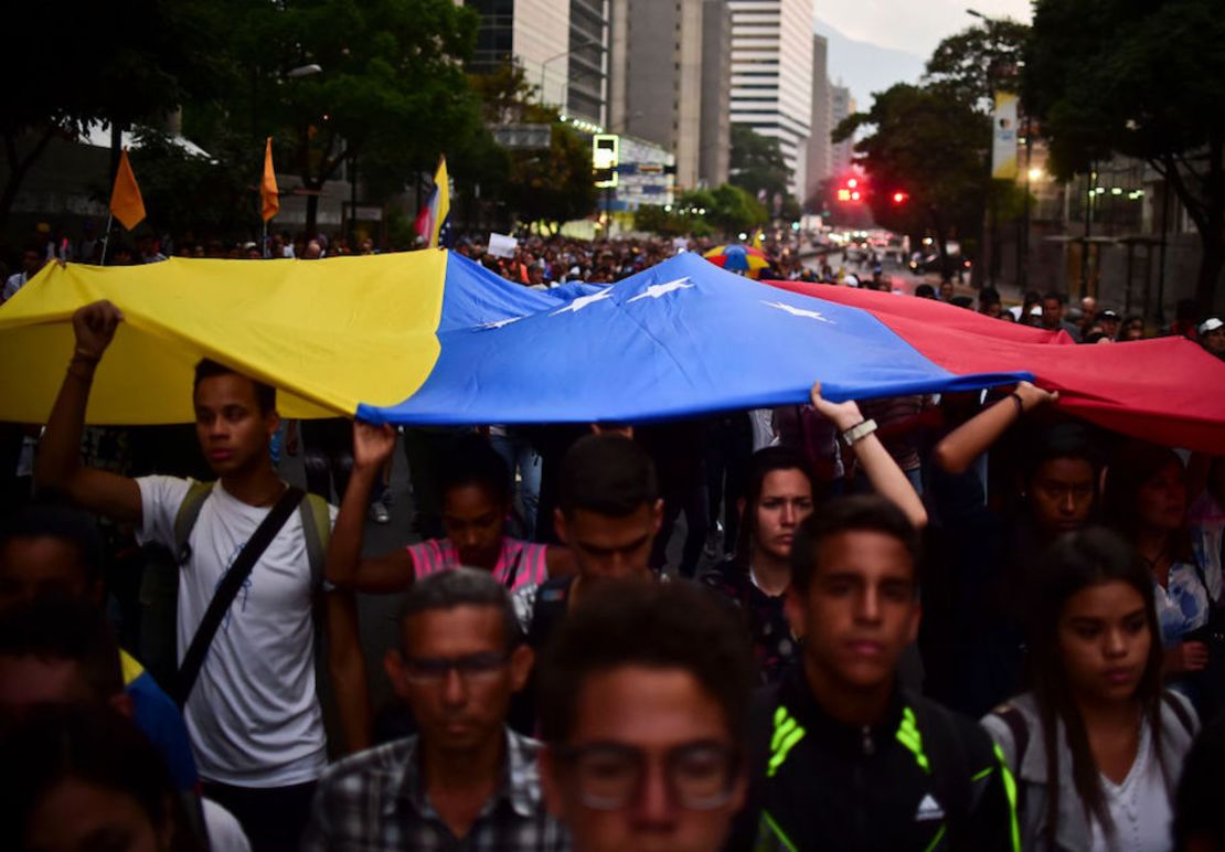 CNNE 404668 - venezuela-crisis-protest-victim-march