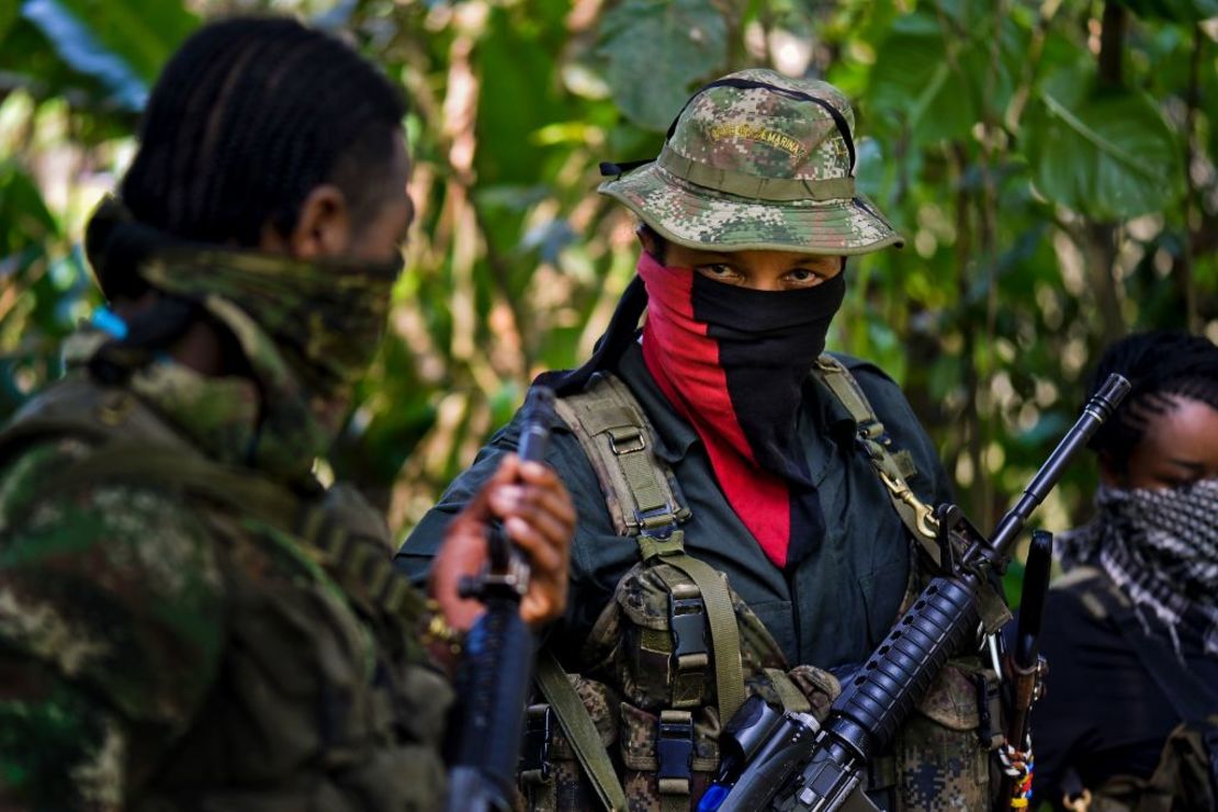 Imagen de archivo de enero de 2017 muestra a Danilo Hernández (c) comandante del ELN.