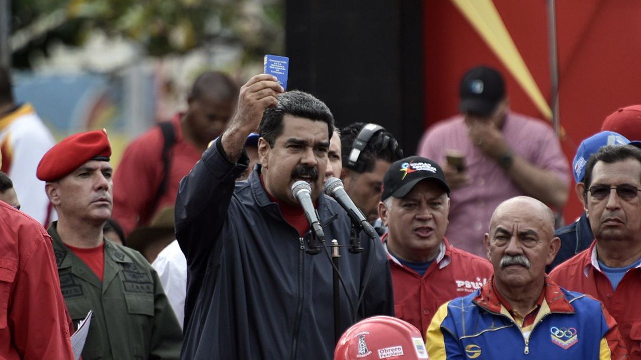 CNNE 404971 - venezuela-crisis-may day-maduro-demo