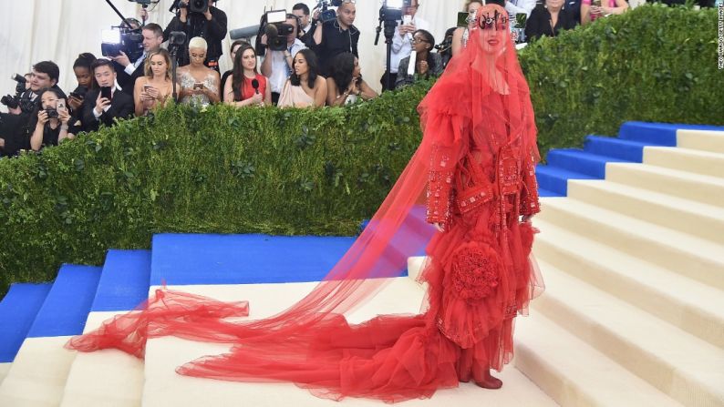 La tradicional Gala del Instituto del Traje se llevó a cabo la noche del 1 de mayo en el Museo Metropolitano de Nueva York. En la imagen la cantante Katy Perry.