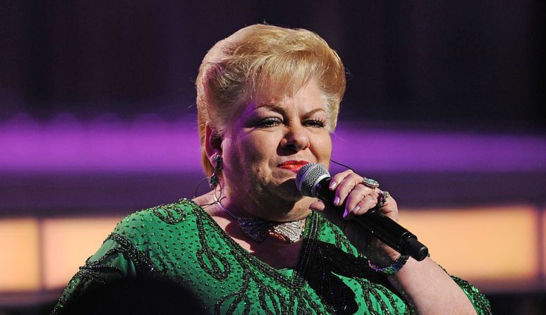 Célebre por su canción Rata de Dos Patas, la artista mexicana Francisca Viveros o Paquita la del Barrio fue arrestada en diciembre de 2006 por oficiales de la agencia Federal de Investigación, cuando llegaba al aeropuerto de la Ciudad de México proveniente de Estados Unidos. En su momento, fue trasladada a Reclusorio Femenino de Santa Martha Acatitla, porque supuestamente debía un millón y medio de pesos (cerca de 136.000 dólares en su momento) al fisco mexicano. Ella negó que así fuera, cuando salió del centro de detención dos días después.