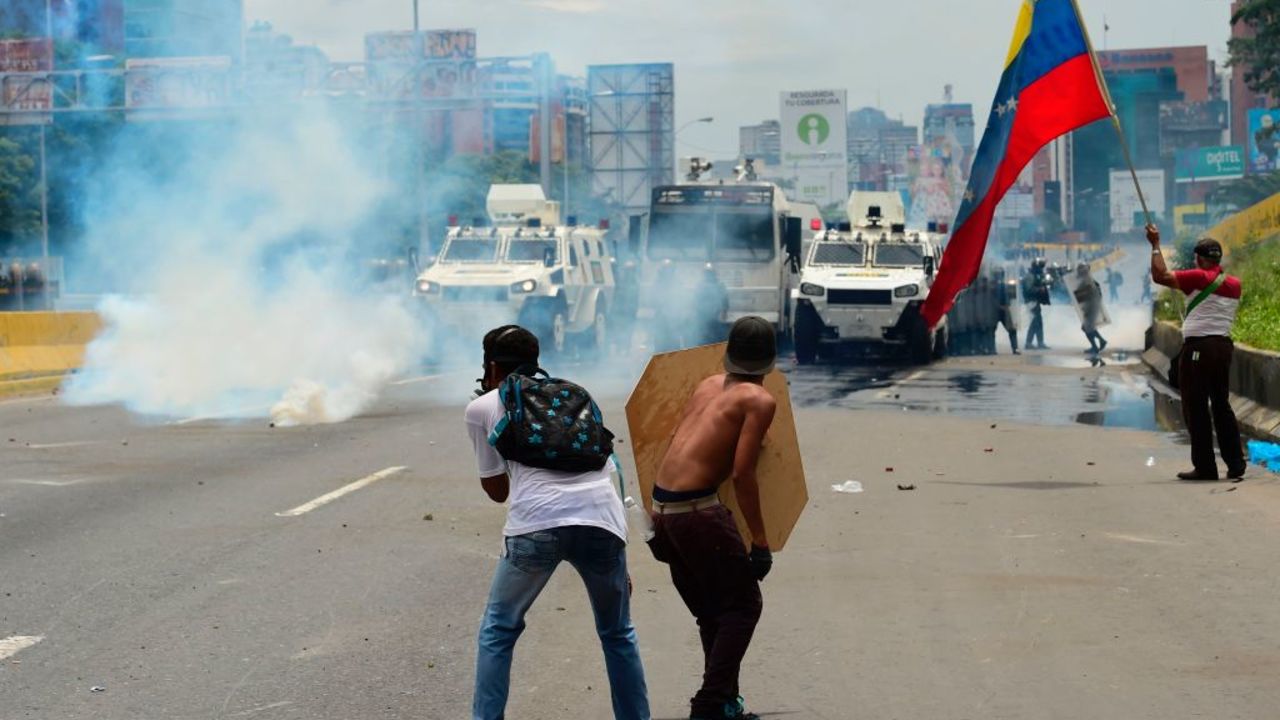 CNNE 405713 - venezuela-crisis-opposition-protest