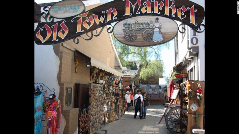 San Diego, California: la ciudad vieja de San Diego cuenta con construcciones de madera y de adobe conservado y restaurado.