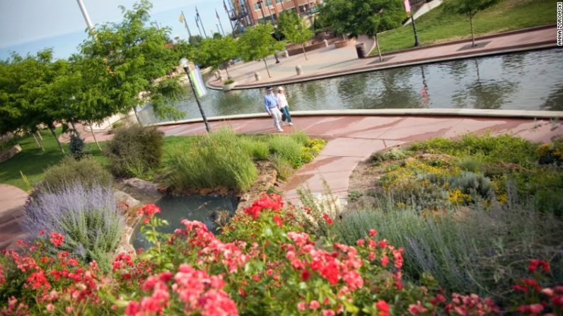 Pueblo, Colorado: el Arkansas Riverwalk llevó el río de regreso al corazón del centro de la ciudad, después de que fue desviado en la década de 1920.