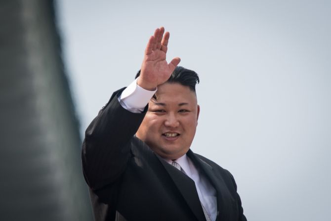 Kim Jong-un, el presidente de Corea del Norte, ocupa el segundo lugar. Reportes de noticias dicen que se cree tiene 33 o 34 años. Llegó al cargo el 8 de marzo de 2012.