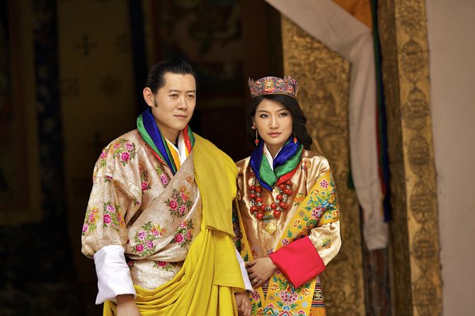 El rey de Bhutan, Jigme Khesar Namgyel Wangchuck (izquierda), de 37 años, es el cuarto jefe de Estado más joven de la actualidad. Llegó al trono el 17 de octubre de 2006.