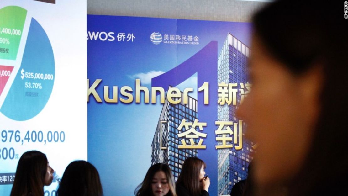 Personal durante un evento en Shanghai el domingo pasado promoviendo inversiones con visado EB-5 en un desarrollo de Kushner Companies en Nueva Jersey.