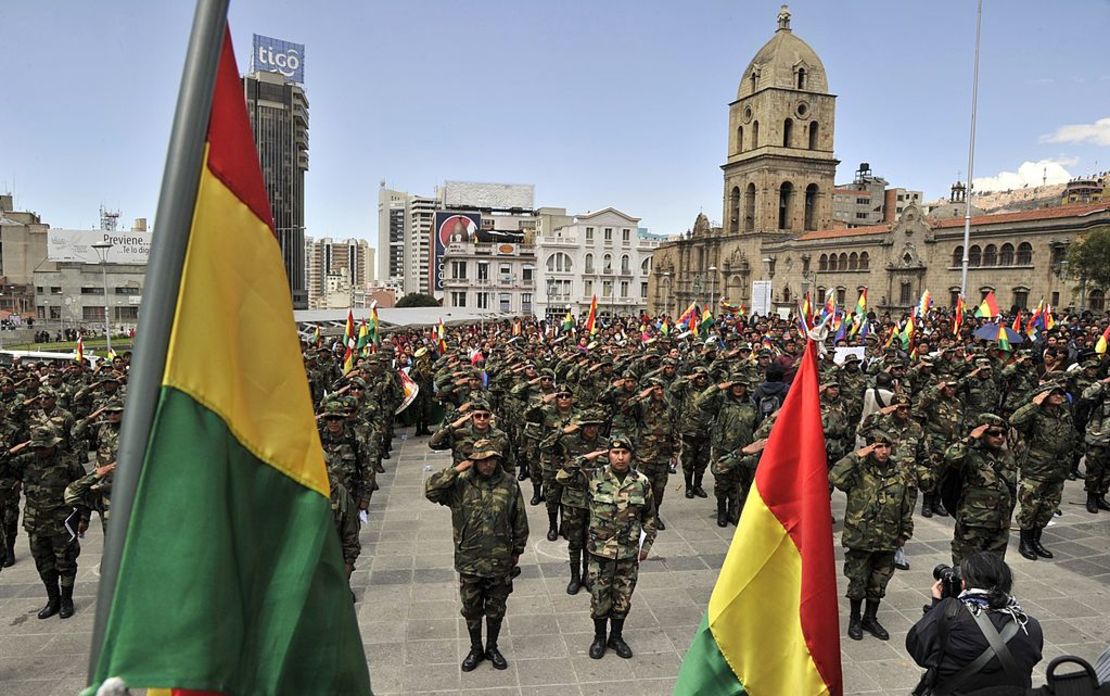 Imagen de archivo. En esta foto aparecen miembros del ejército de Bolivia durante una marcha militar en La Paz.