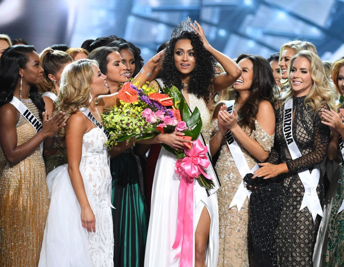 Miss Washington DC, Kara McCullough (en el centro) fue coronada como Miss USA este domingo 14 de mayo de 2017 en Las Vegas, Nevada.