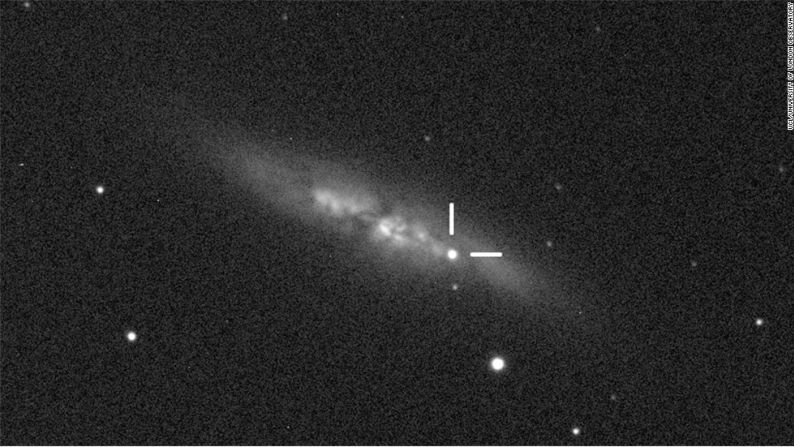 La supernova M82, vista aquí, ha sido designada como SN2014J porque fue la décima supernova detectada en el 2014. A 11.4 millones de años luz de la Tierra, es la supernova tipo Ia más cercana registrada desde que los estudios sistemáticos con telescopios comenzaron en los años treinta.