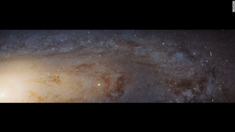 Esta es la imagen más grande del Telescopio Espacial Hubble jamás montada. Es una porción de la galaxia de al lado, Andrómeda (M31).