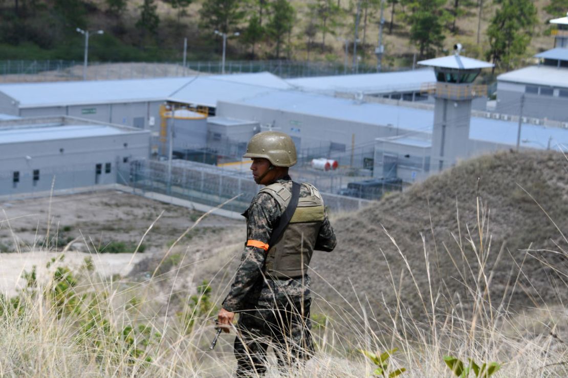 CNNE 410080 - honduras-prison-transfer-gangs