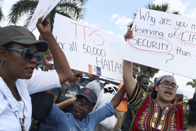 El TPS para Haití fue aprobado el 21 de enero del 2010, nueve días después del terremoto que arrasó buena parte de ese país caribeño, que se calcula dejó más de 200 mil muertos. Vence el 22 de julio del 2017.