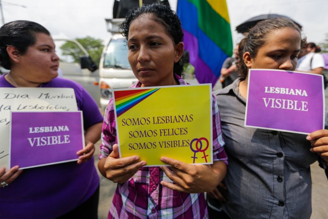 La marcha para celebrar el Día Internacional contra la Homofobia, la Transfobia y la Bifobia en Nicaragua se realizó frente la Corte Suprema de Justicia, en la capital del país.