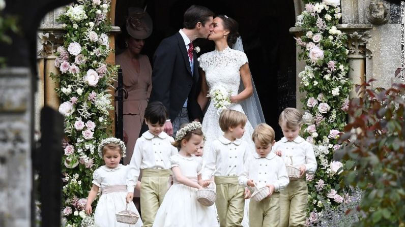 Philippa Charlotte "Pippa" Middleton, la hermana menor de Catalina de Cambridge, se casó este sábado con el millonario gestor de fondos James Matthews en Englefield, Inglaterra.