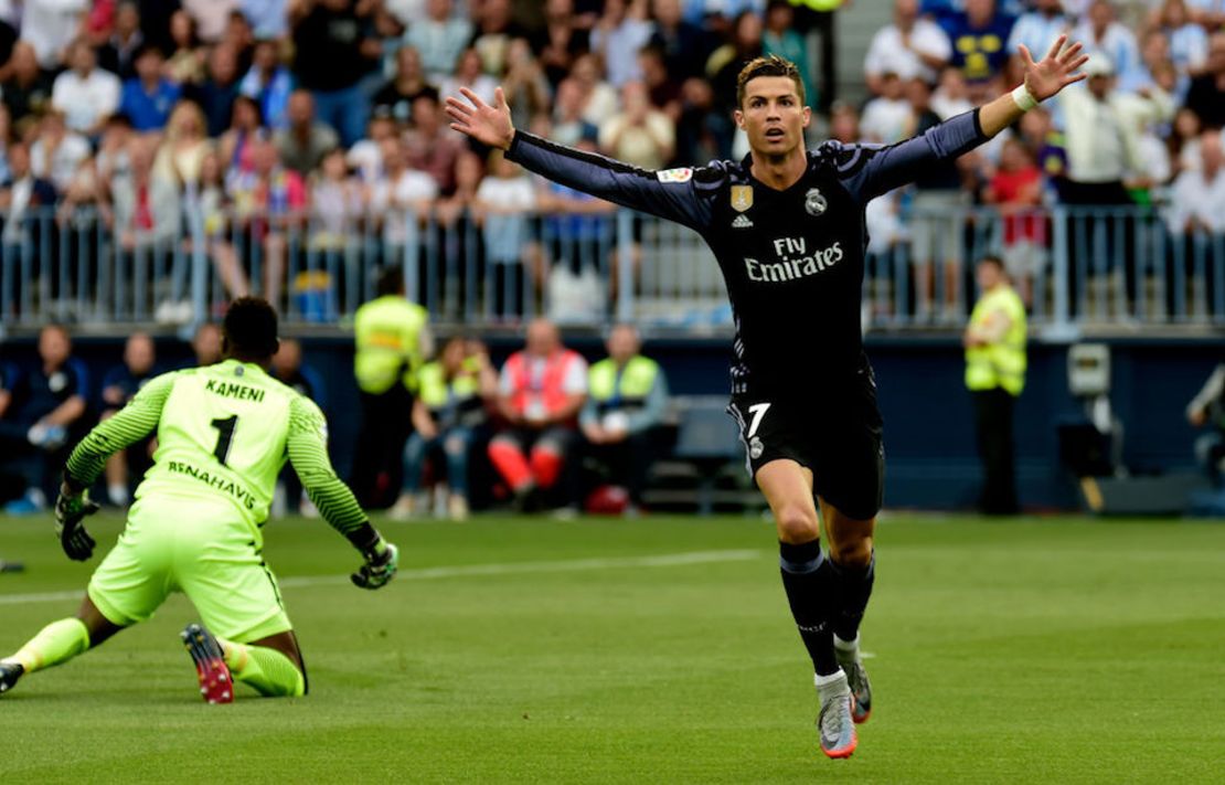 Cristiano Ronaldo, del Real Madrid, celebra su gol en el partido que le dio el campeonato al Real Madrid.