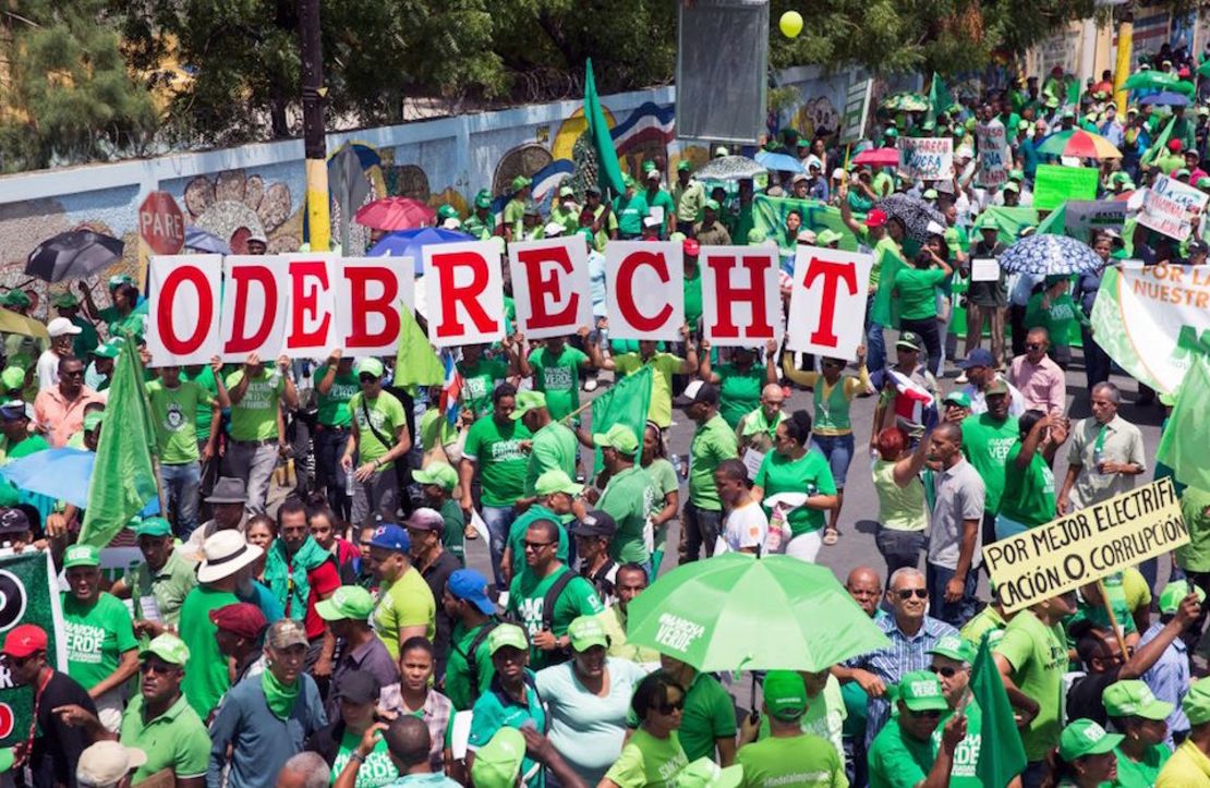 Manifestantes marcharon este domingo en República Dominicana contra la corrupción.