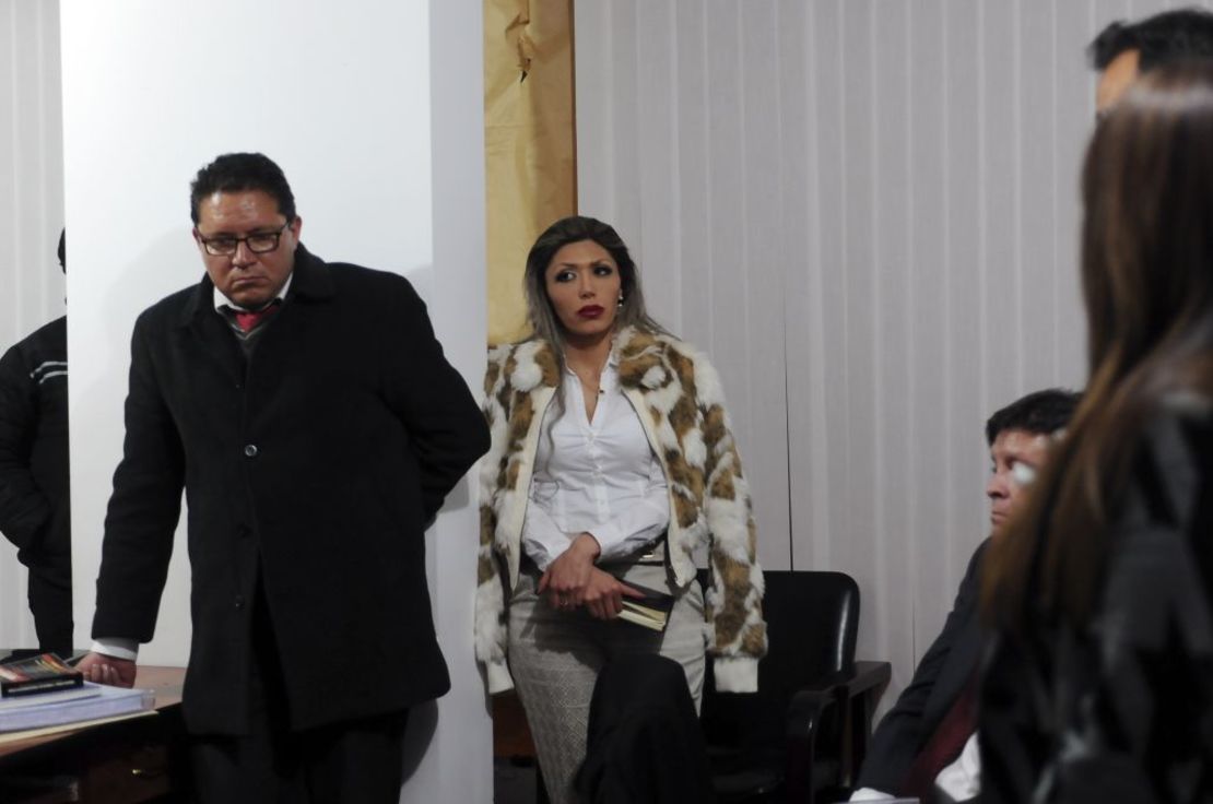 Gabriela Zapata (en el centro) es la expareja del presidente de Bolivia Evo Morales. El 23 de mayo de 2017 fue condenada a 10 años de prisión por los delitos de asociación delictuosa, falsedad ideológica, uso de instrumento falsificado, entre otros.