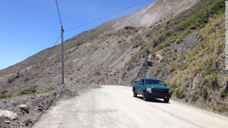 Una capa de tierra de entre 9 y 12 metros de longitud cubrió un área de 500 metros de longitud en la autopista. Se estima que los daños relacionados con el clima en el sistema de autopistas del estado, desde el mes de enero, ascienden a más de 1.000 millones de dólares. Esto sin contar este último deslizamiento.