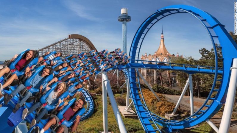 Patriot, Parque Great America, California — Esta nueva montaña rusa del Great America debutó el 1 de abril; viaja a más de 75 kilómetros por hora, alcanza alturas de 91 metros de altura e incluye una vuelta de 360 grados.