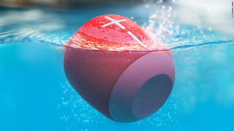 Ponle ritmo a las olas – El Wonderboom, de 100 dólares, es un parlante compacto de la empresa Ultimate Ears lo suficientemente fuerte para resistir el agua e incluso un golpe contra el suelo. Precio: 100 dólares