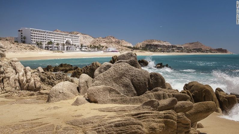 El exclusivo resort para adultos Hotel Marquis Los Cabos está estratégicamente ubicado en el Desierto de Sonora y en el Mar de Cortés y ofrece a los viajeros lo mejor de ambos mundos.